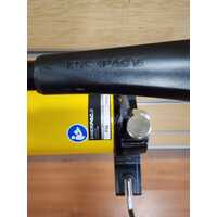 Enerpac P39 Ultima 10000 PSI 700 Bar Steel Hydraulic Hand Pump with Manual Book