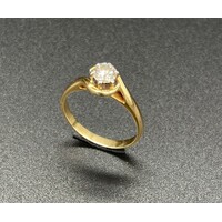 Ladies 18ct Yellow Gold Diamond Ring Elegant Fine Jewellery Timeless Style