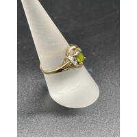 Ladies 9ct Yellow Gold Green Stone & Diamond Ring (Pre-owned)