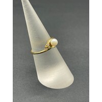 Ladies 18ct Yellow Gold White Pearl & Diamond Ring