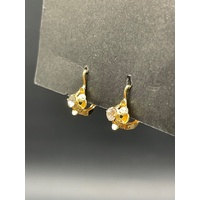 Ladies 18ct Yellow Gold Flower Cubic Zirconia Dangle Earrings