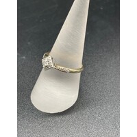 Ladies 9ct Yellow Gold Diamond Ring (Pre-Owned)