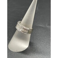 Ladies 9ct White Gold Cubic Zirconia Ring (Pre-Owned)