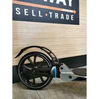 Decathlon Oxelo Town 7 Adult Scooter 100kg Max Capacity Large 200mm Wheels