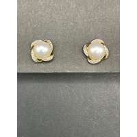 Ladies 9ct Yellow Gold Pearl Stud Earrings