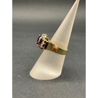 Ladies 9ct Yellow Gold Red Gemstone Ring