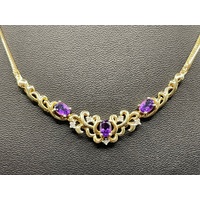 Ladies 9ct Yellow Gold Crown Trifari Necklace