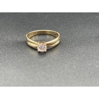 Ladies 9ct Yellow Gold Single Cubic Zirconia Ring (Pre-Owned)