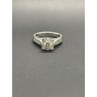 This Ladies 18ct White Gold Diamond Engagement Ring