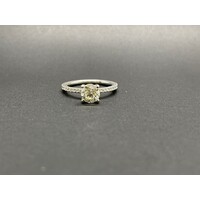 This Ladies 18ct white gold diamond engagement ring