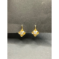 Ladies 18ct Yellow Gold Flower Cubic Zirconia Dangle Earrings