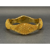 Ladies 21ct Yellow Gold Round Wavey Edge Bangle