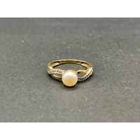 Ladies 9ct Yellow Gold White Pearl and Diamond Ring