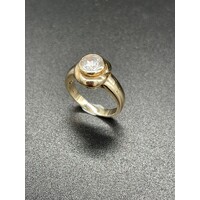 Ladies 9ct Yellow Gold Cubic Zirconia Ring (Pre-Owned)