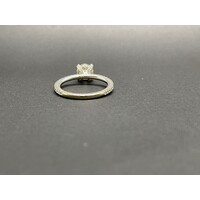 This Ladies 18ct white gold diamond engagement ring