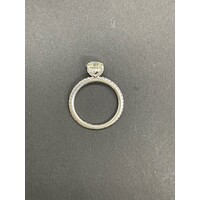 This Ladies 18ct white gold diamond engagement ring