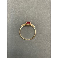 Ladies 9ct Yellow Gold Red Gemstone Ring