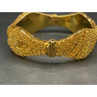 Ladies 21ct Yellow Gold Round Wavey Edge Bangle