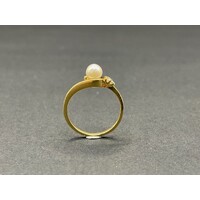 Ladies 18ct Yellow Gold White Pearl & Diamond Ring