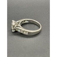 This Ladies 18ct White Gold Diamond Engagement Ring