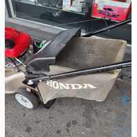 Honda HRR216 21 Inch Twin Blade Self Propelled Mower with Mulcher