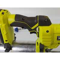 Ryobi 18V One+ Grease Gun R18GG450 10,000 PSI with 18V 4.0Ah Battery