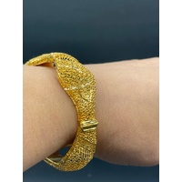 Ladies 21ct Yellow Gold Round Wavey Edge Bangle