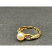 Ladies 9ct Yellow Gold White Pearl and Diamond Ring