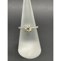 This Ladies 18ct white gold diamond engagement ring