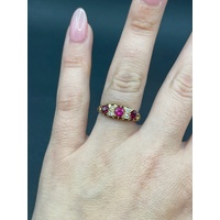 Ladies 18ct Yellow Gold Red Gemstones and CZ Ring