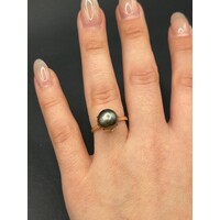 Ladies 9ct Yellow Gold Black Pearl Ring