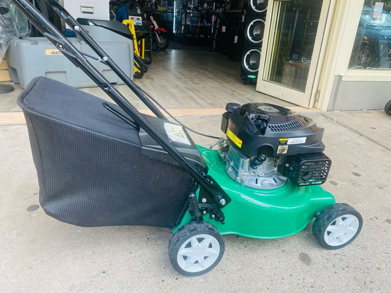 Cheetah cut and catch lawn online mower