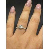 This Ladies 18ct white gold diamond engagement ring