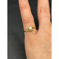 Ladies 18ct Yellow Gold White Pearl & Diamond Ring