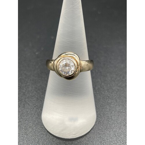 Ladies 9ct Yellow Gold Cubic Zirconia Ring (Pre-Owned)