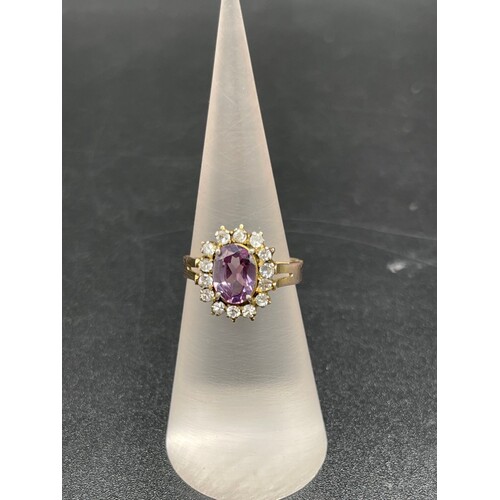 Ladies 9ct Yellow Gold Purple Gemstone Ring (Pre-Owned)