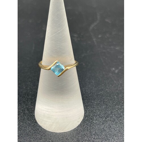 Ladies 9ct Yellow Gold Blue Gemstone Ring (Pre-Owned)