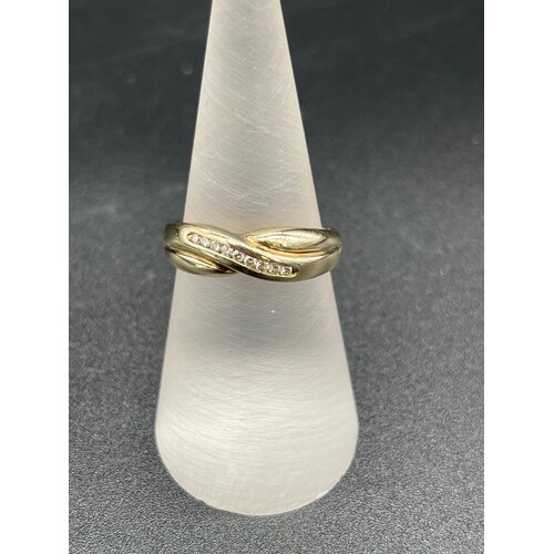 Ladies 9ct Yellow Gold Diamond Ring (Pre-Owned)