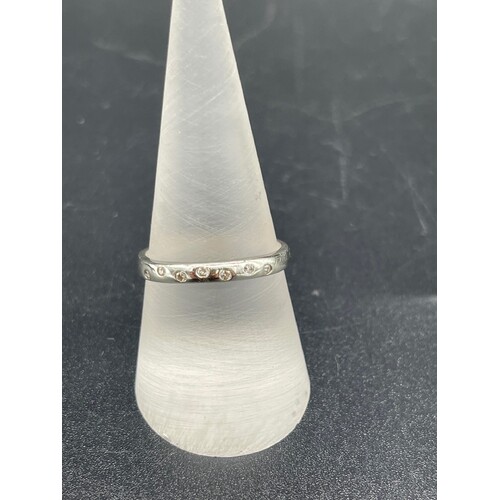 Ladies 9ct White Gold Diamond Ring (Pre-Owned)