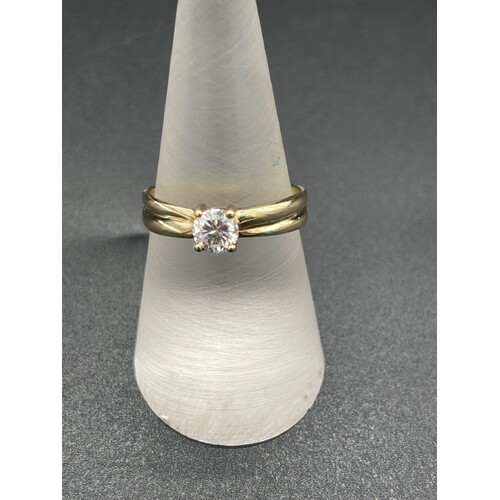 Ladies 9ct Yellow Gold Single Cubic Zirconia Ring (Pre-Owned)