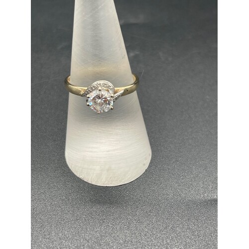 Ladies 9ct Yellow Gold CZ Ring (Pre-Owned)