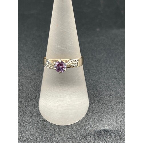 Ladies 9ct Yellow Gold Purple Gemstone Ring (Pre-Owned)