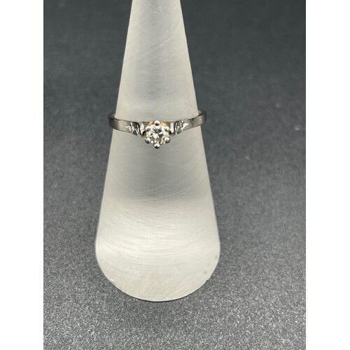 Ladies 18ct White Gold Diamond Ring (Pre-Owned)