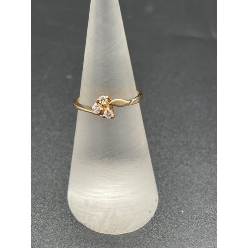 Ladies 9ct Yellow Gold Ring with Diamonds (Pre-Owned)