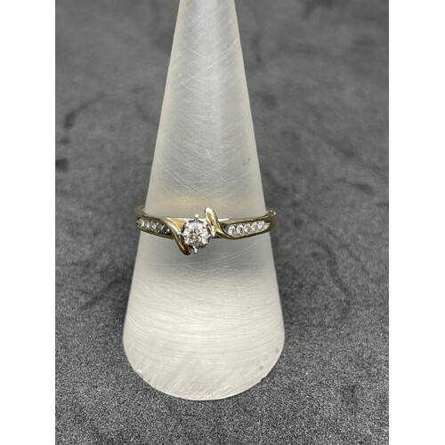 Ladies 9ct Yellow Gold Diamond Ring (Pre-Owned)