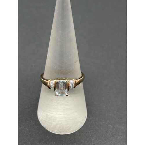 Ladies 9ct Yellow Gold Cubic Zirconia Ring (Pre-Owned)