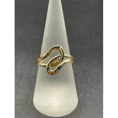 Ladies 9ct Yellow Gold Interlock Swirl Design Ring