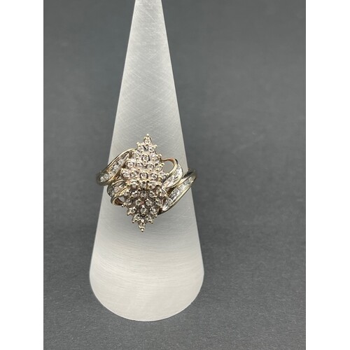 Ladies 9ct Yellow Gold Cluster Diamond Ring (Pre-Owned)