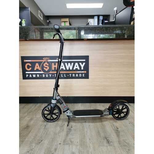 Decathlon Oxelo Town 7 Adult Scooter 100kg Max Capacity Large 200mm Wheels