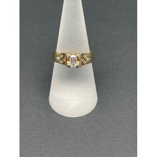 Ladies 18ct Yellow Gold Diamond Ring (Pre-Owned)